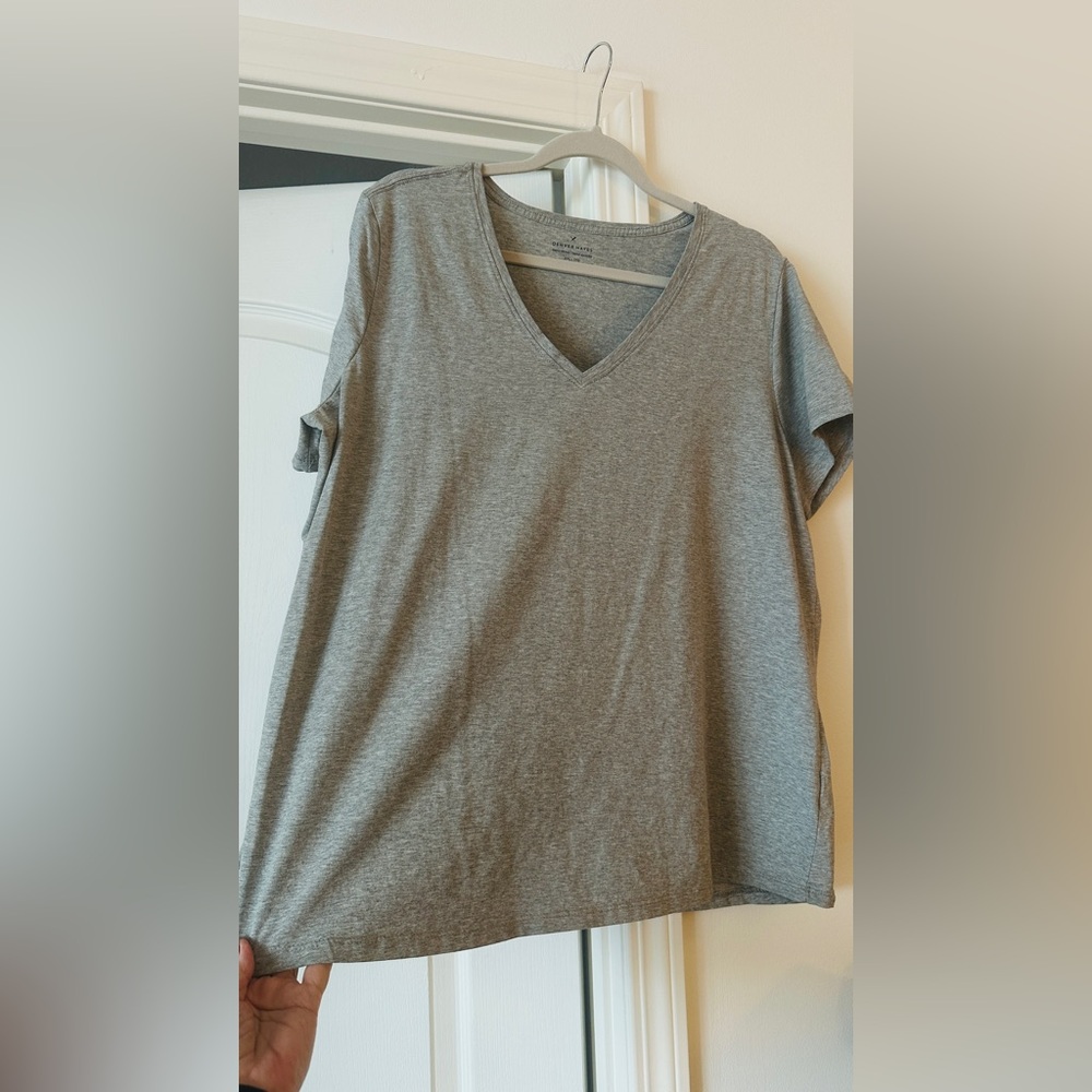 NWOT Denver Hayes T-Shirt with Stretch